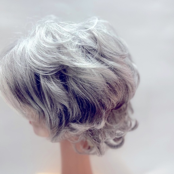 Silver Pixie-Bob Wig with Feathered Layers - Picture 6 of 7